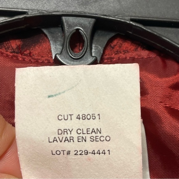 R&M Richards Vintage jacket blazer size 16 wine ruby clasp gold satin Elegant - Picture 9 of 12